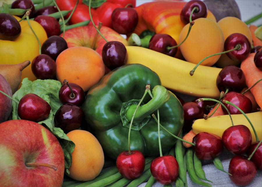 Wiosenne owoce i warzywa, które warto jeść