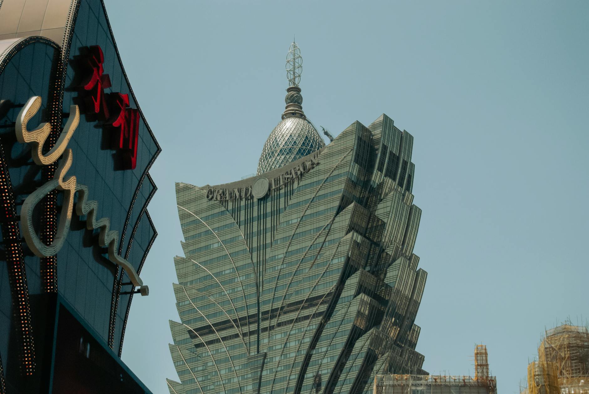 Kasyno Grand Lisboa w Makau z charakterystyczną futurystyczną fasadą